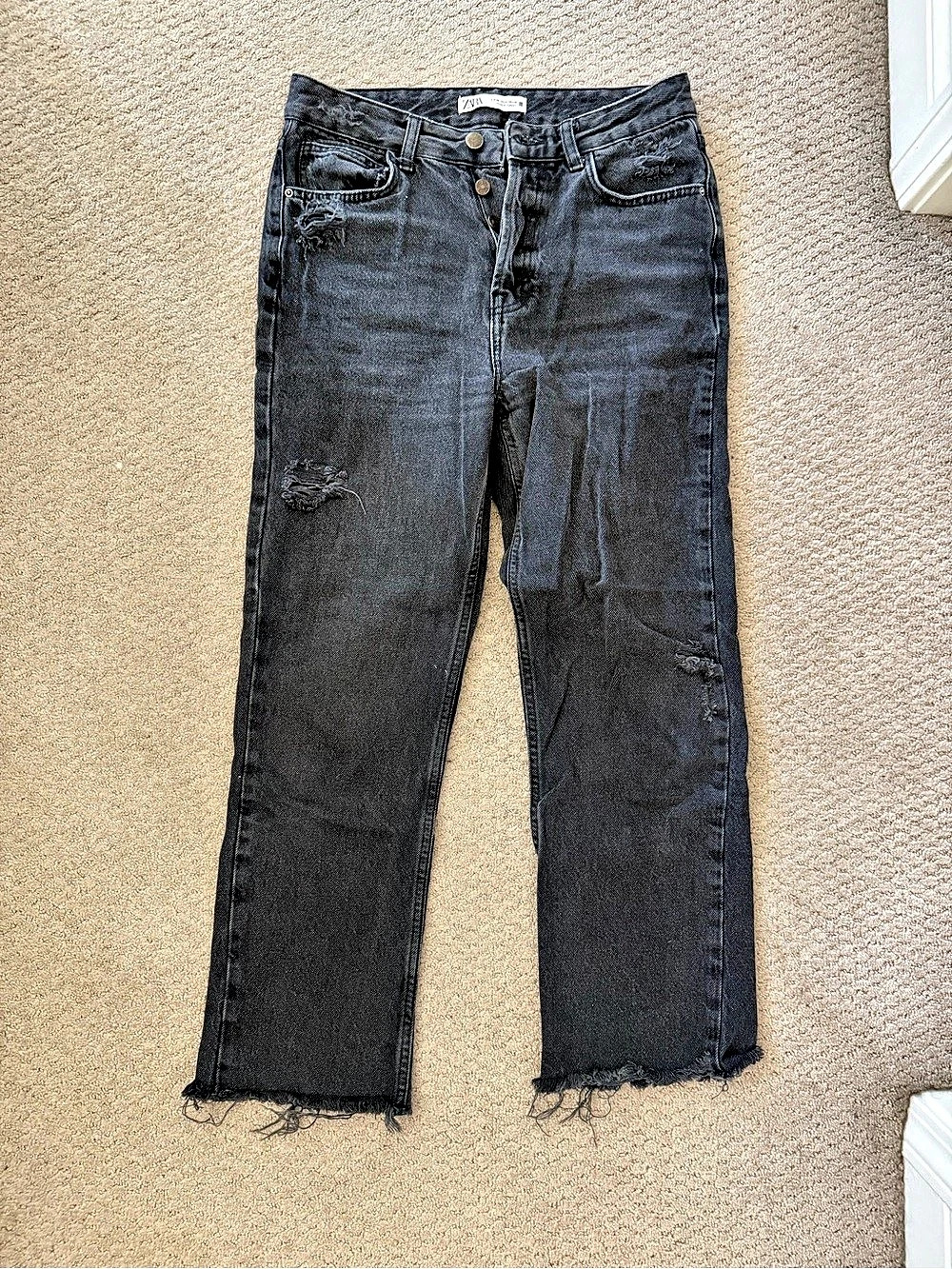 Zara Straight Leg Jeans in Black Size 6